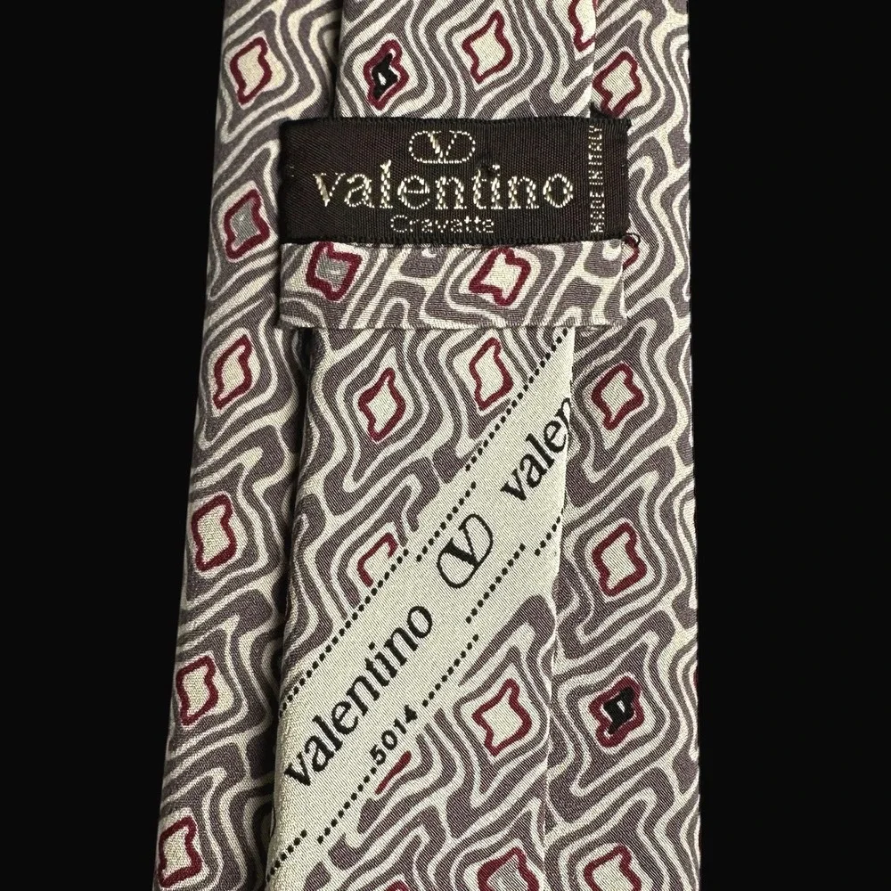 Valentino‎ Cravatte Mens Silk Tie Geometric Wavy Diamond Burgundy Grey Italy Vtg
